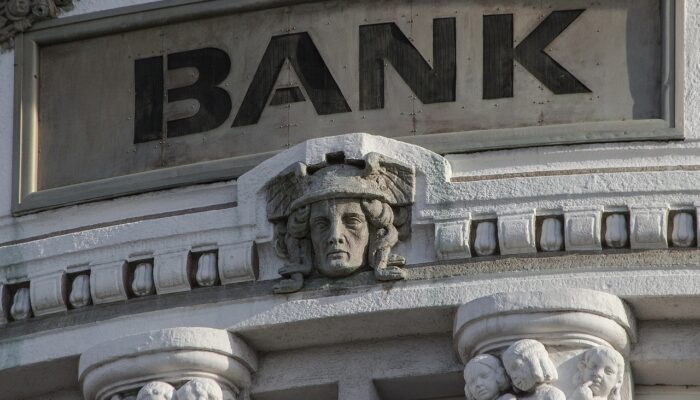 Prinsip Serta Perbedaan Dasar Operasional Bank Konvensional Serta Bank Syariah