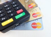 Perbedaan Kartu Kredit dan Kartu Debit: Memahami Fungsi, Manfaat, dan Risiko