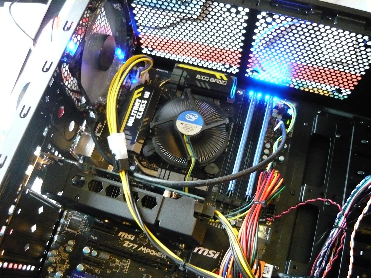 Perbedaan Hardware dan Software