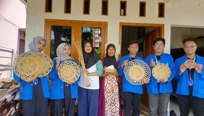 Piring Anyaman Bambu, Potensi Ekonomi Kreatif Desa Mandirancan