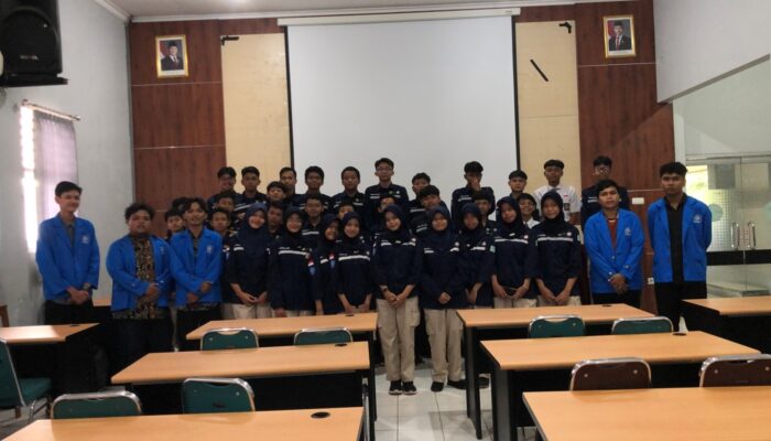 Workshop “Sistem Informasi: Jembatan Antara Teknologi dan Manajemen” Bersama SMKN 1 Purwokerto